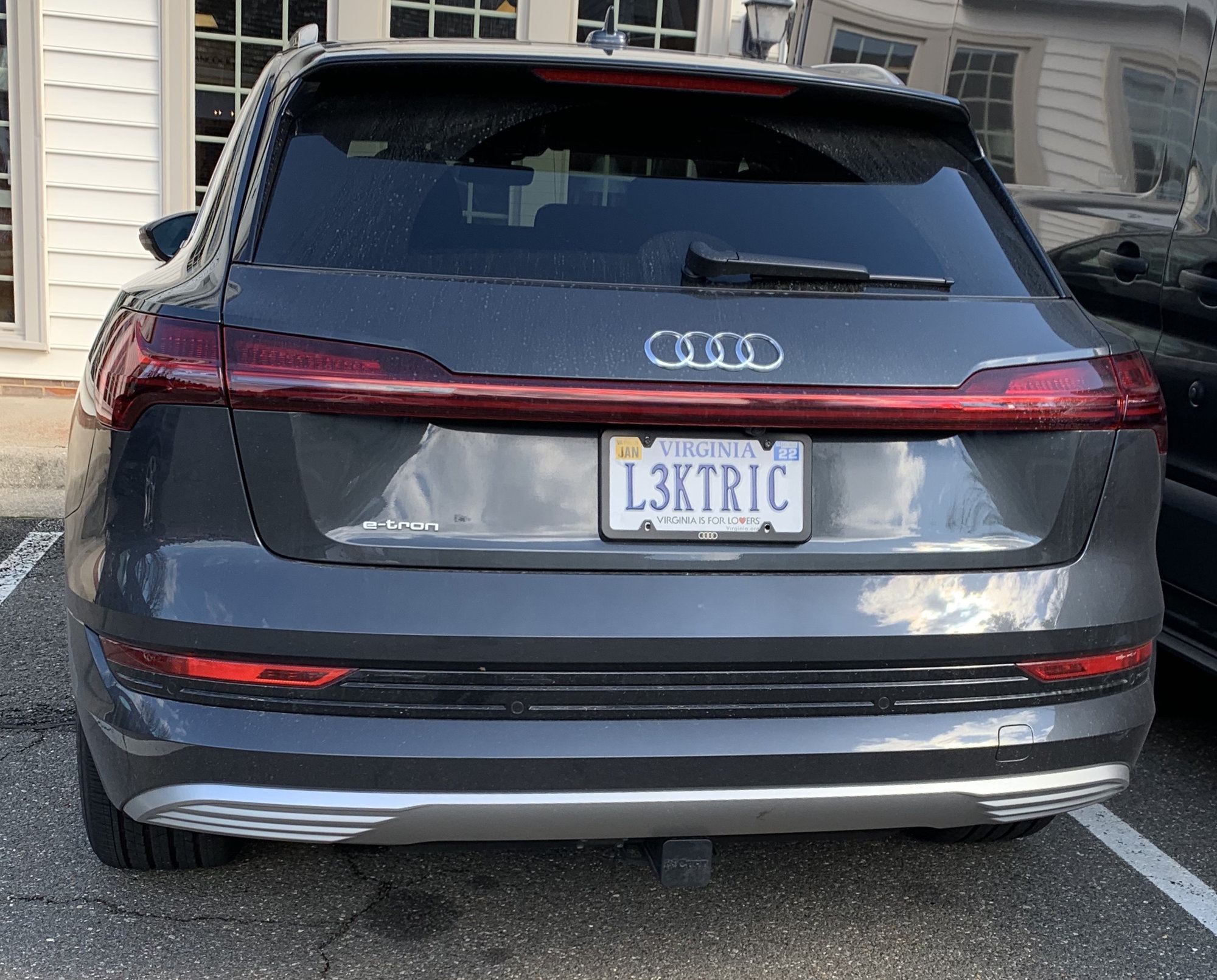 Audi e tron deals hitch