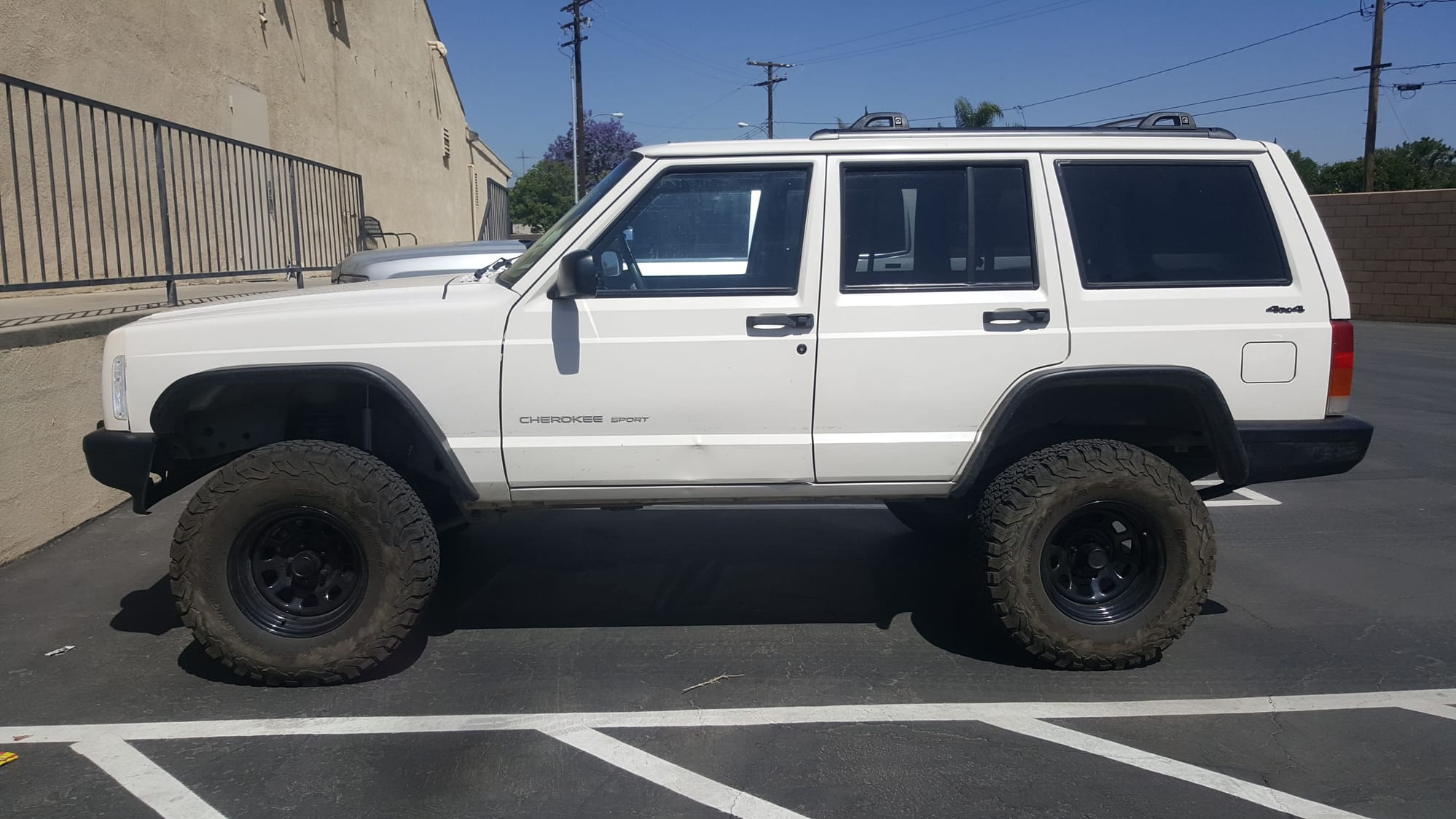 Jeep Cherokee with Flat Fender does 31" look to smal