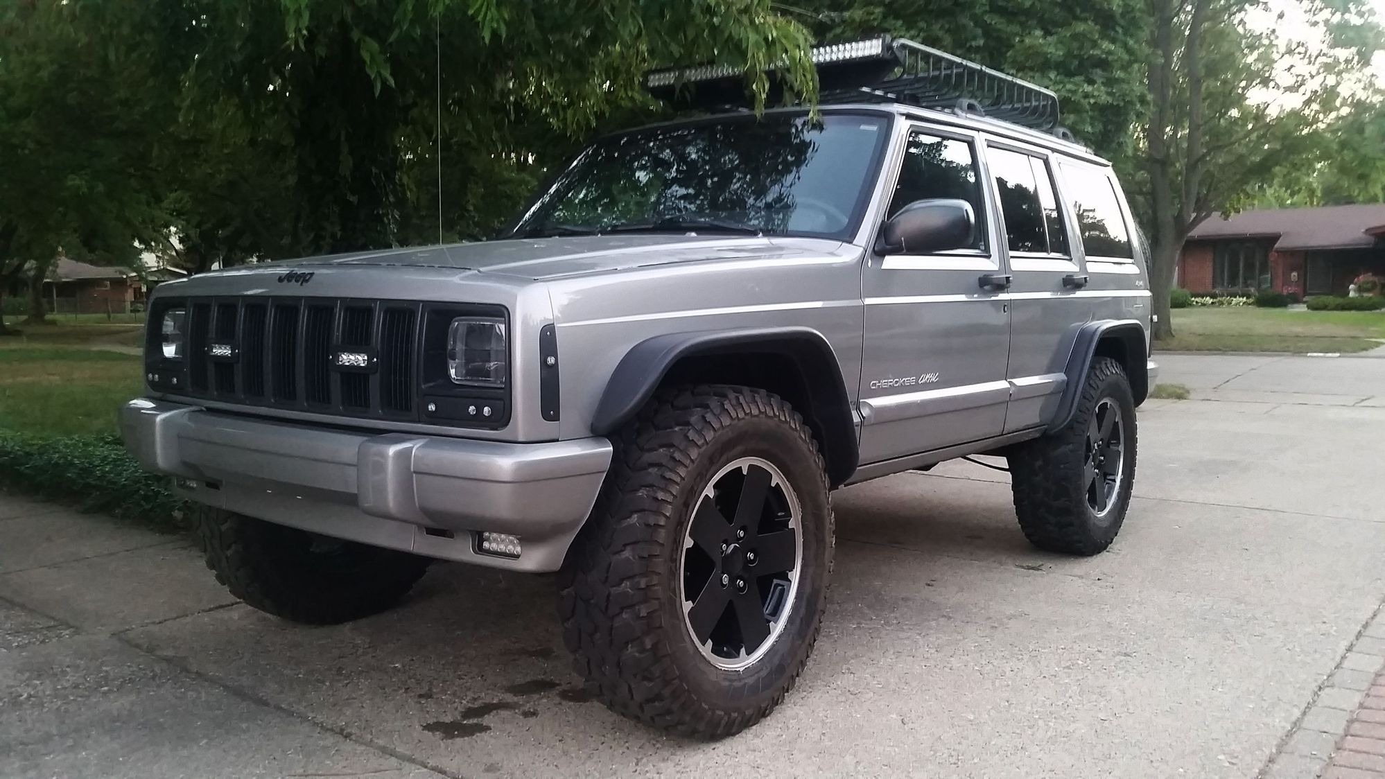 2000 XJ Bushwacker Fender Flares, 18" JK Altitude rims, 275/70/18 MT's