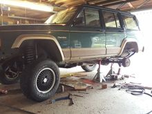 Bought the rough country 4.5 inch aal kit. The stock parts were well rusted on and took many hours of blood, sweat and tears to get to get them out and in with the new. the kit went in with ease and was definitely the more enjoyable part of the lift process.