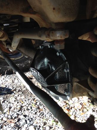 There's plenty of space with the ZJ tie rod and most covers.