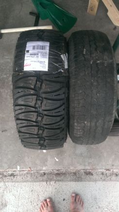 (new) 29 x 10.5 beside (old) 225/75/15