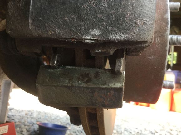 This is the notch area.
I coated it with disc brake lube.