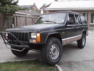 Put on the front Grille Guard/Bumber that i got off my jeeping buddy. Got my ugly stock rims on there, with some bald @ss tires.