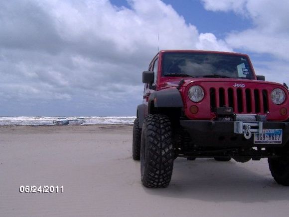 3'' rough country lift
15'' wheels
33'' tires
smitty built bumper
8000''lb wench
graphics