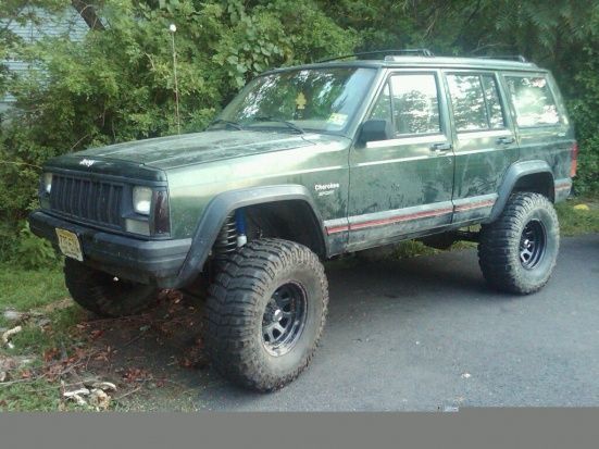 my jeep i have now 4.5 rough country lift and 33s, wranglers engine seized up and i bought this