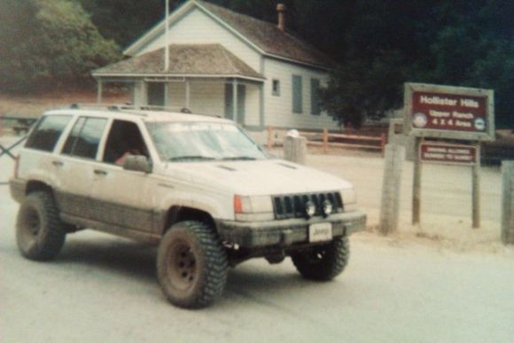 31''claws ,3.5'' Skyjacker ,.75 daystar pucks ,2'' wide wheel spacers ,cut front bumper