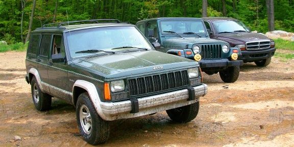 One of the first wheeling trips just after I bought her. Stock on 235/75/15's.