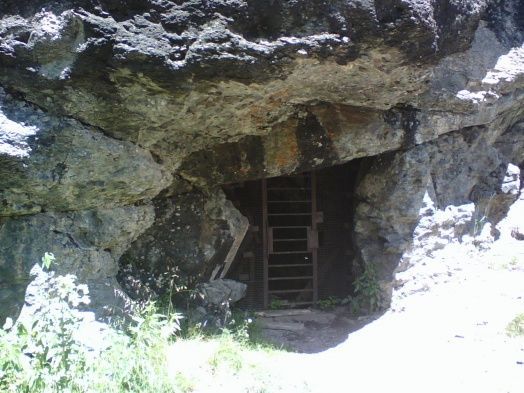 Secured mine tunnel