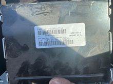 Me pueden ayudar con este código porfavor 

SN / T19QN221210424

Chryler 200 
