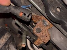 The hose my finger is on goes into the line just below it I’m assuming ? And I’m hoping the line in the picture above the hose goes from that line to the other line here ? 