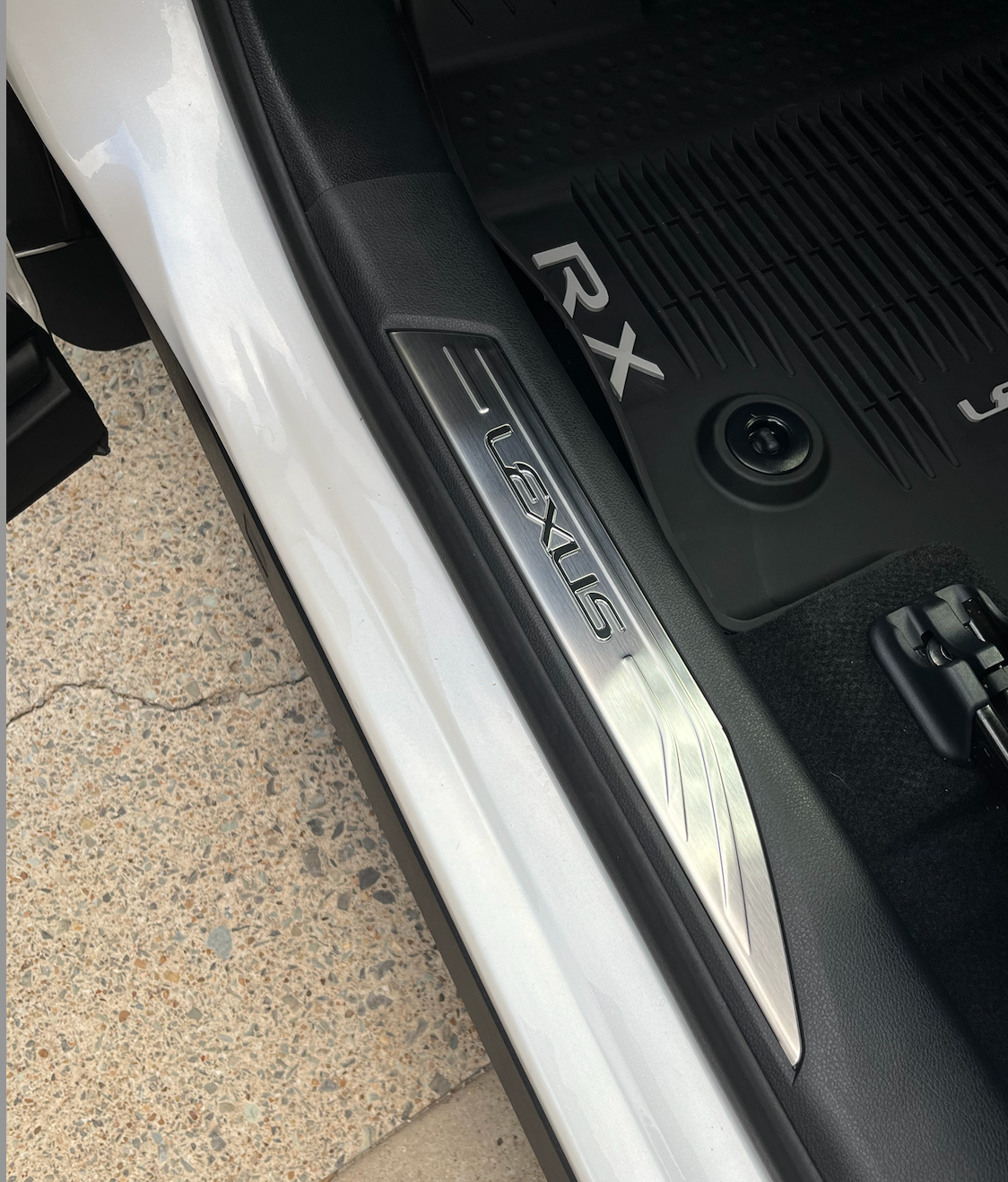 I did put one zip tie on the wire from the new door sill around the wiring group (black tube in last picture) before  clipping everything back together. It is daytime so cant see the lighting but it is working. Even in daytime the new door sill looks sharper. 