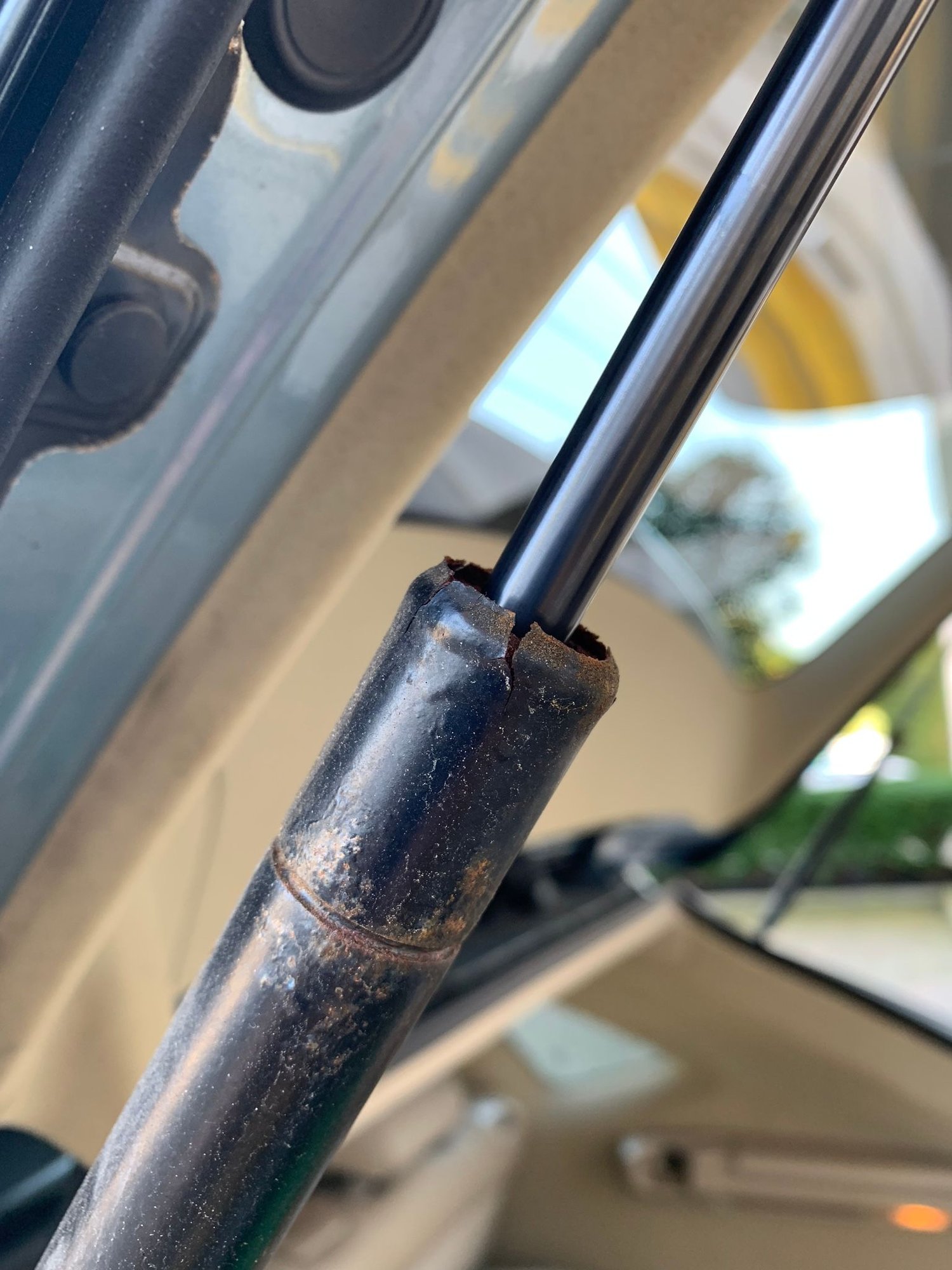 Rear Hatch Struts LOOK like Hell, but still work 2008 RX 350