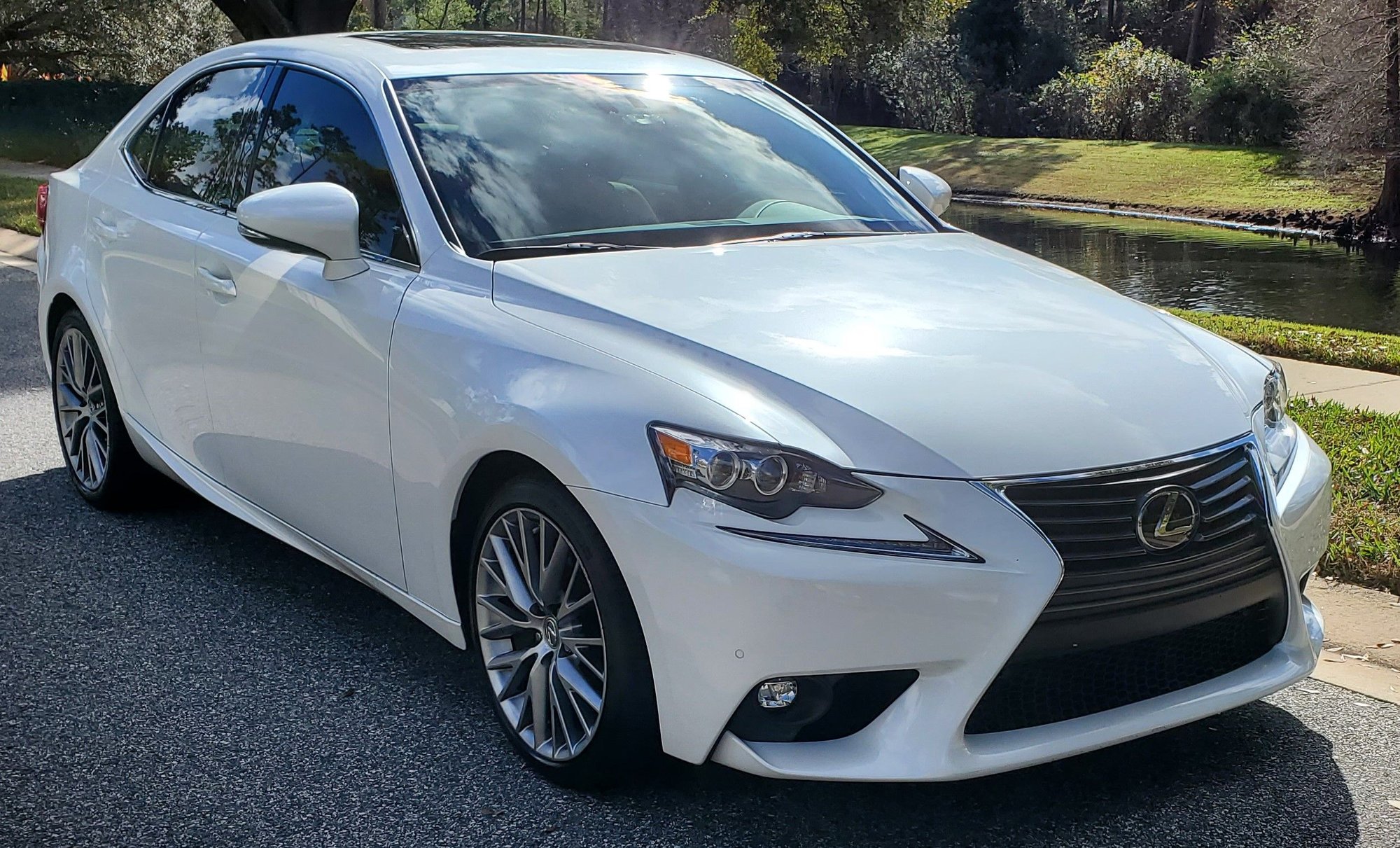 2016 Lexus IS200t - 2016 Lexus IS200T non-F-Sport - Used - VIN JTHBA1D28G5018006 - 28,200 Miles - 4 cyl - 2WD - Automatic - Sedan - White - Orlando, FL 32801, United States