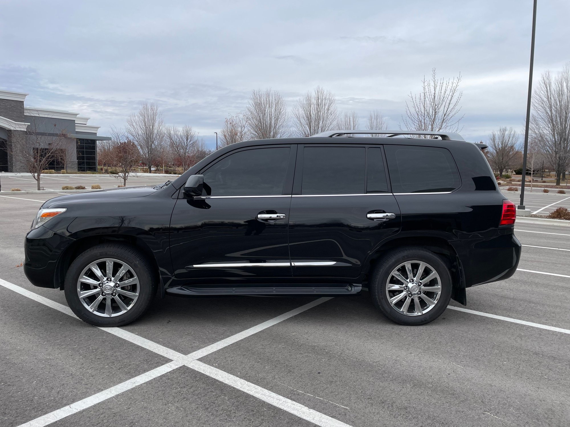 2008 Lexus LX570 - 2008 LX570 - 74k miles - Used - VIN JTJHY00W884007439 - 74,000 Miles - 8 cyl - 4WD - Automatic - SUV - Black - Meridian, ID 83642, United States