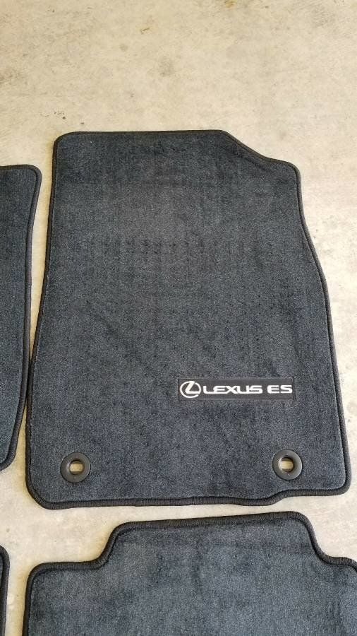 Interior/Upholstery - 2016 Lexus ES350 Black Carpet floor mats - Used - 2016 to 2019 Lexus ES350 - Las Vegas, NV 89147, United States