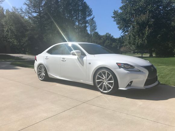 Rears are 19x10 +42 with 265-30s