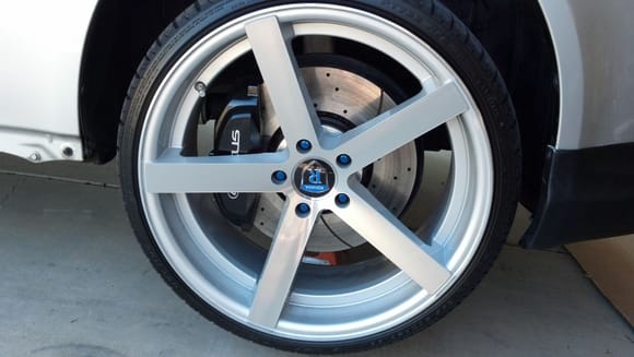 New Rohanna 20" wheels and slotted and drilled rotors with new ceramic brake pads