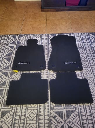 Never used carpet floormats that came off my 2023 is500. Will ship at your expense.

Located in Mesa, AZ

$90