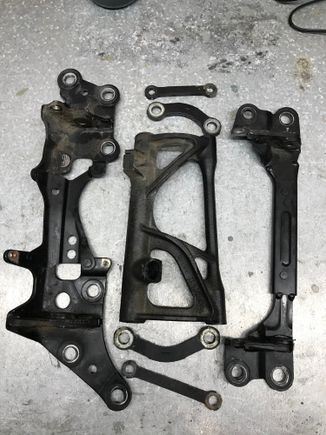 Dismantled hinge