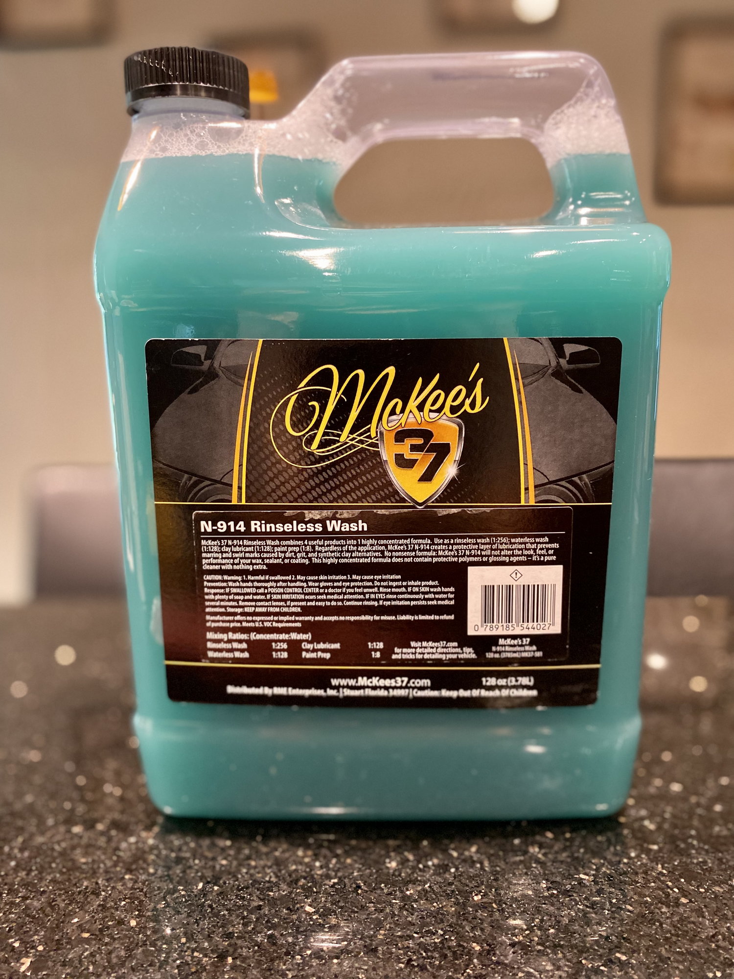 McKees 37 Graphene Rinseless Wash 1 GAL - Car Auto - 1 oz/ 3 Gal Water, No  rinse