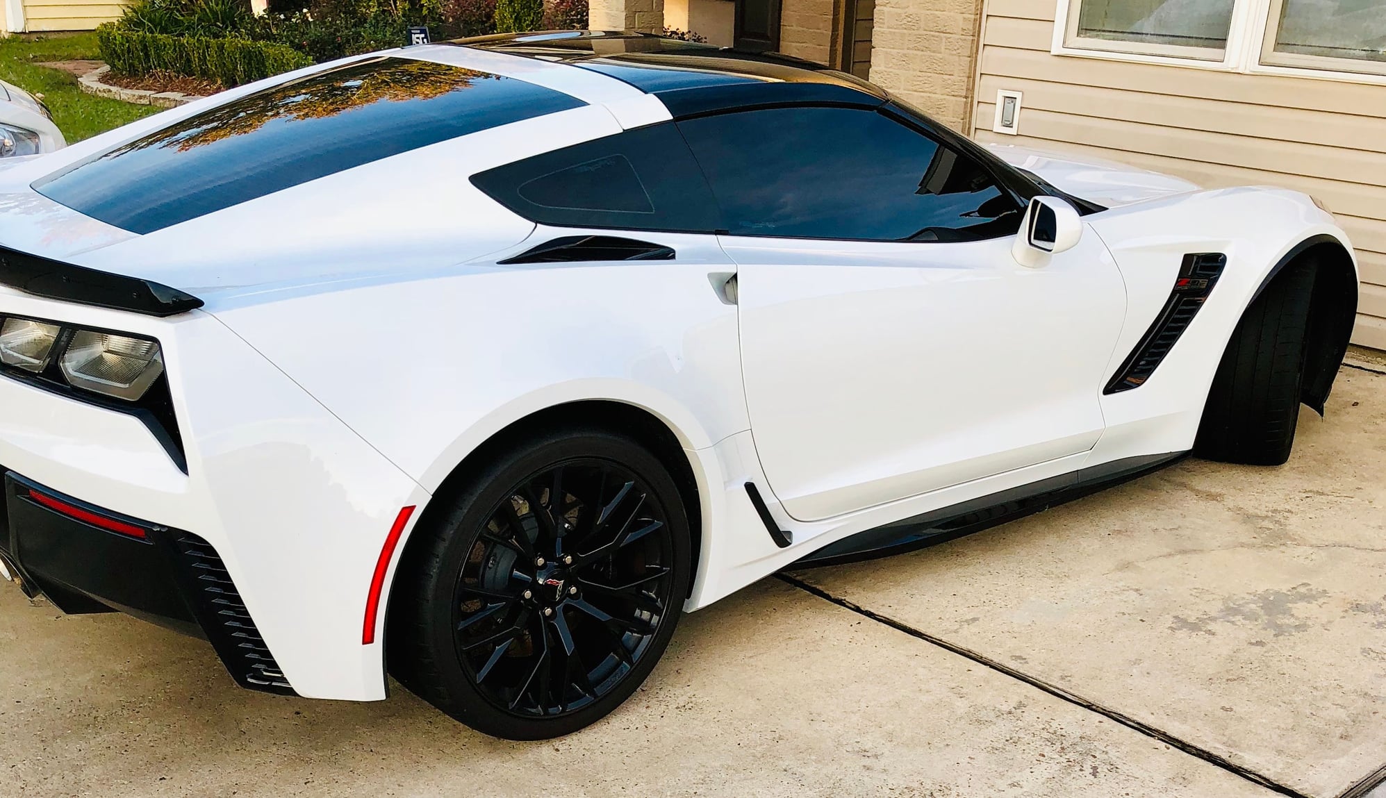 FS (For Sale) 2019 Arctic White Z06 with 2,500 miles. $76,000