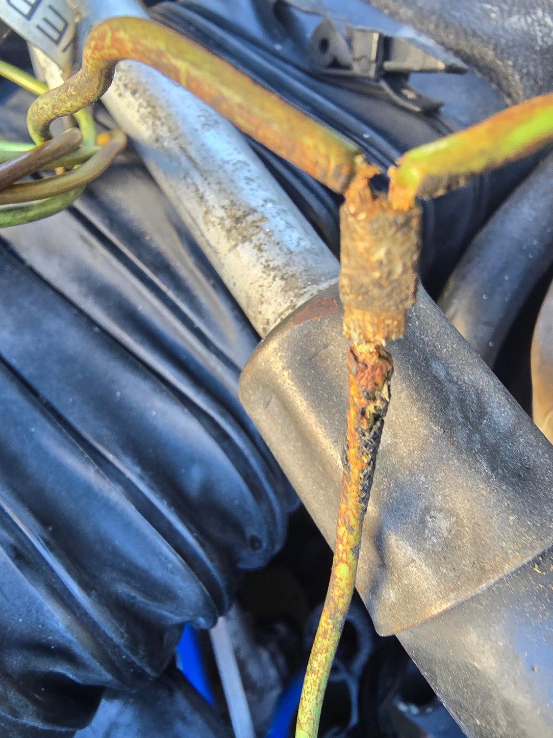Spliced in cable going to the high pressure A/C line sensor/valve
