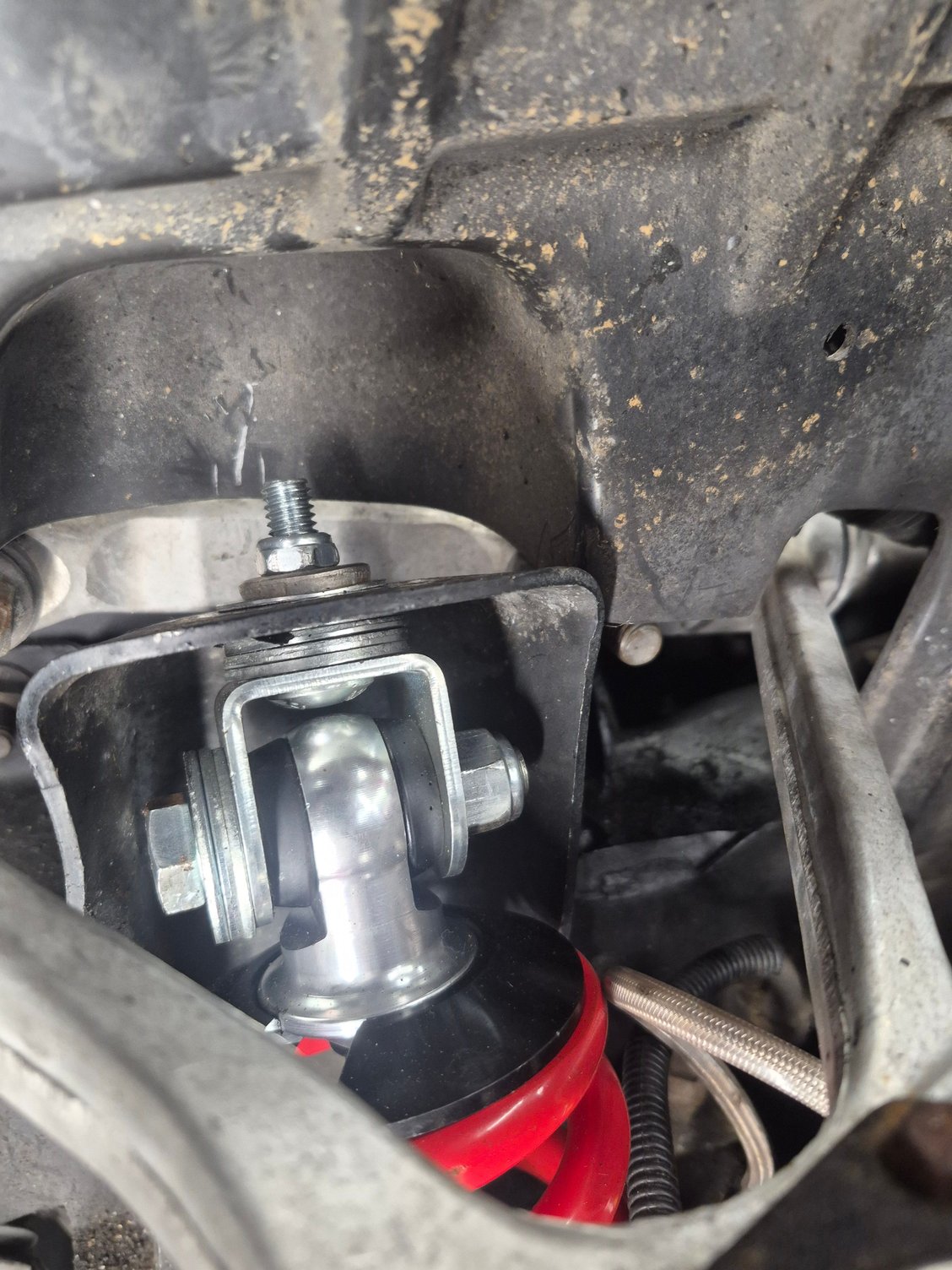 Not loving this upper shock mount, will been to be boxed and need a stronger bolt.  