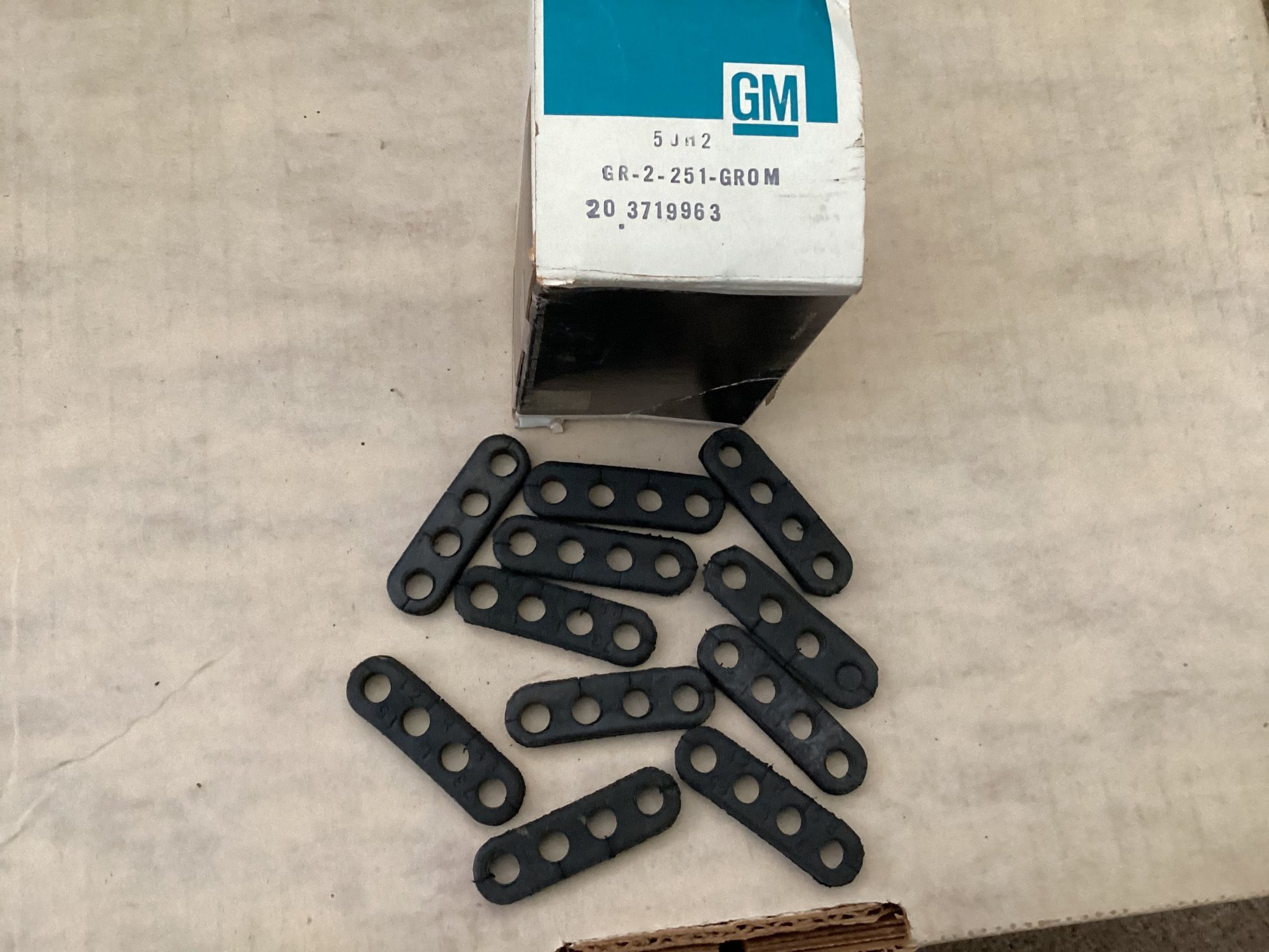 FS (For Sale) Spark plug grommets and wire brackets CorvetteForum Chevrolet Corvette Forum