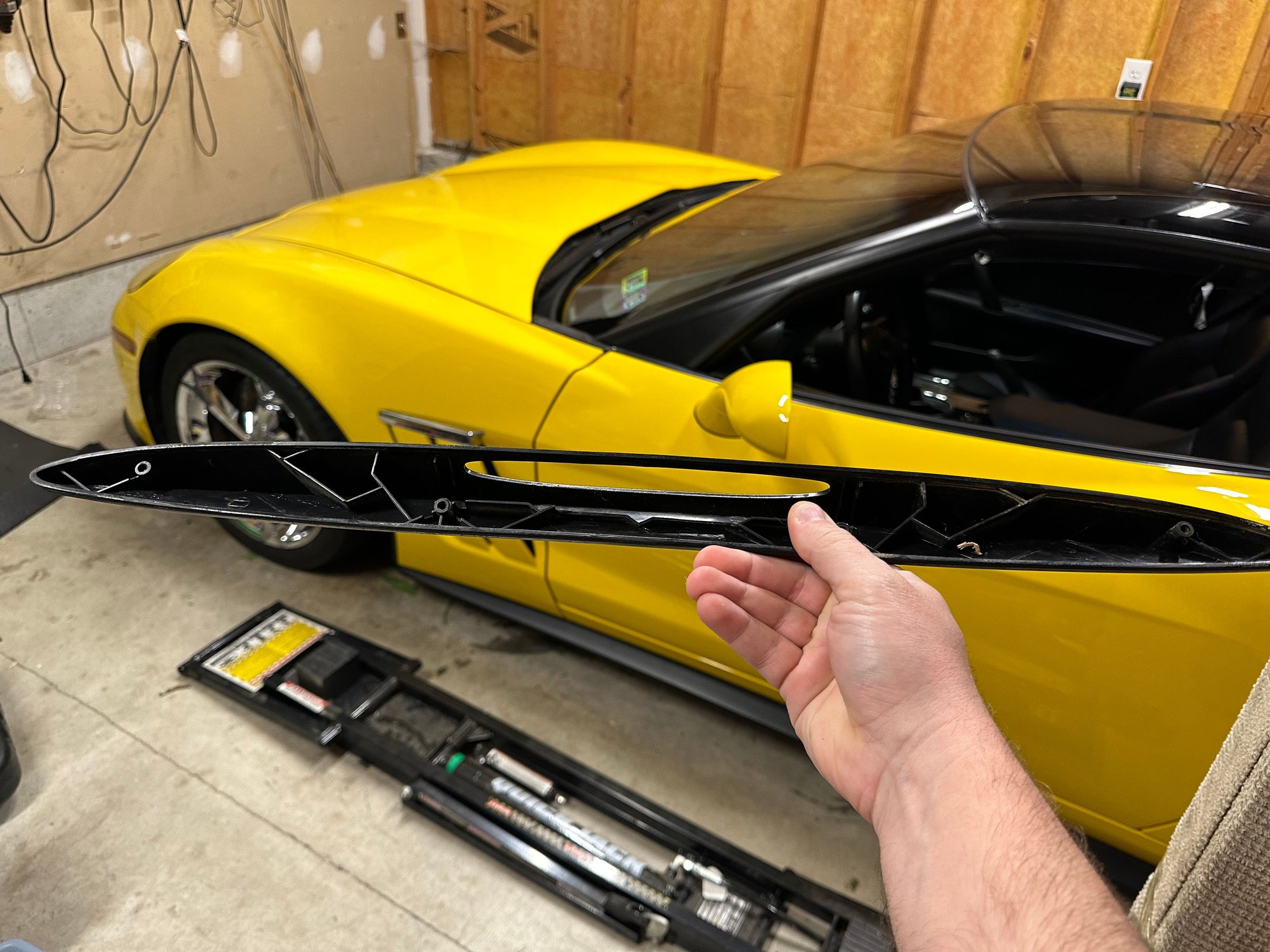 FS (For Sale) C6 OEM GrandSport rear brake light housing