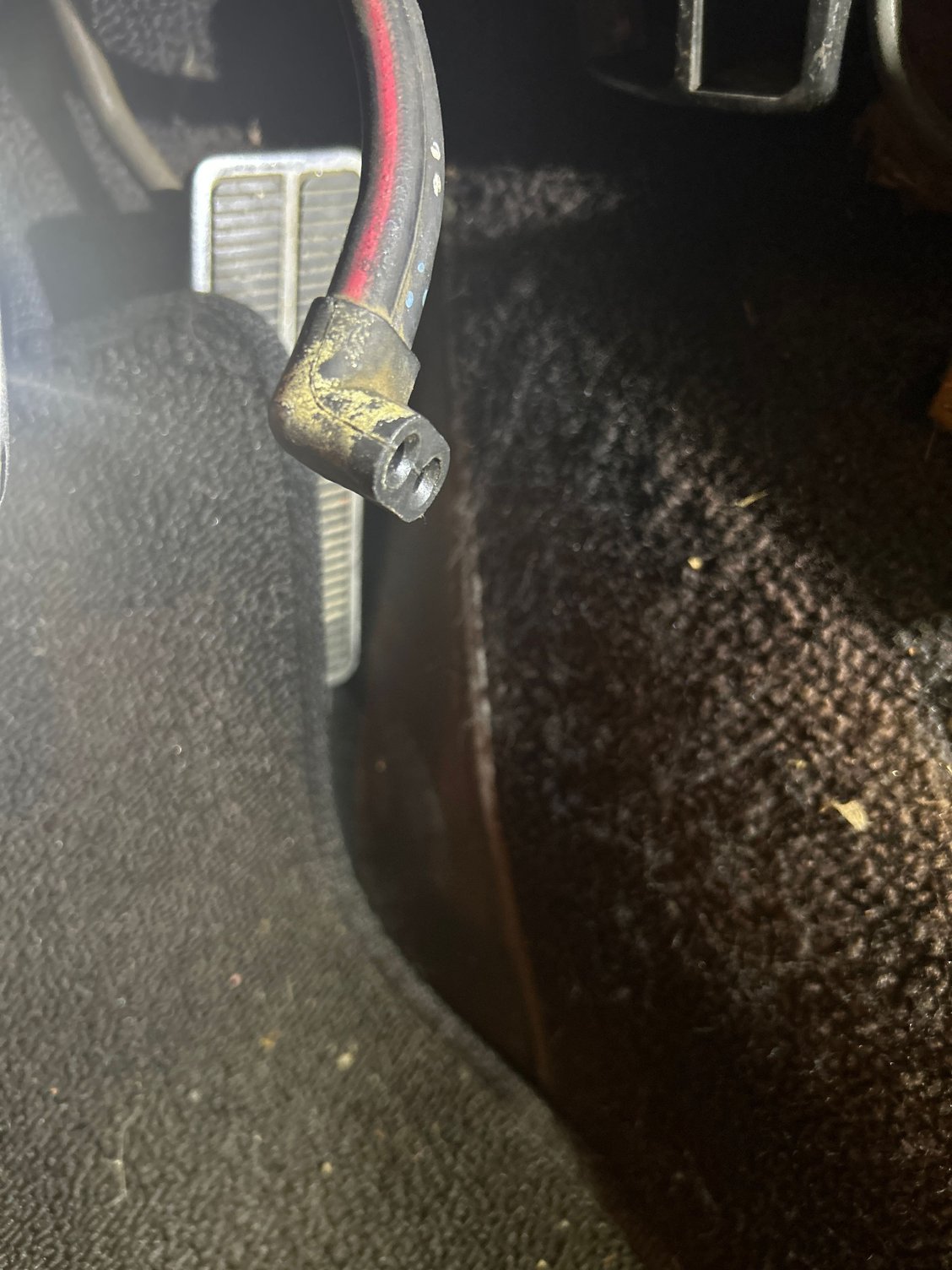 Saw this disconnected under 1969 stingray dash. Any idea what it�s from or where is it connected too