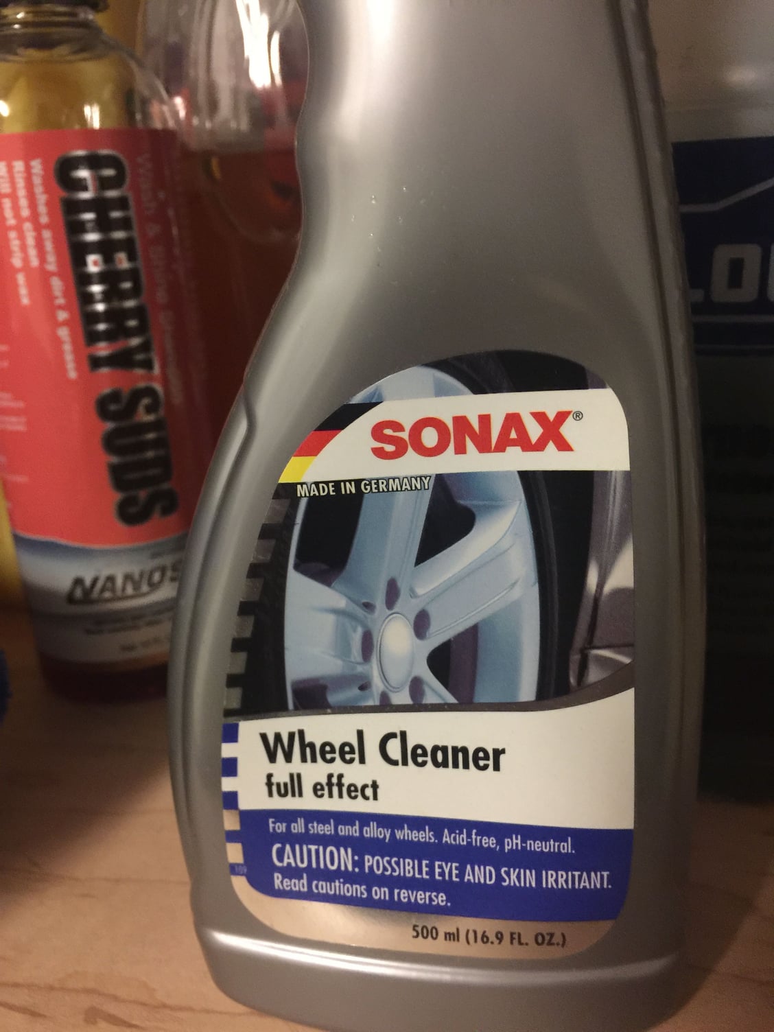 SONAX Wheel Cleaner Plus: Non-Acid Wheel Cleaner, Color Changing, pH  Neutral, 26 oz. 