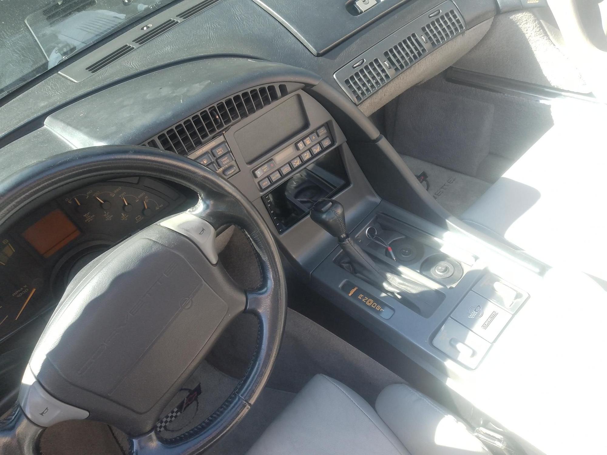 New android head unit that replaced the broken after-market CD player.