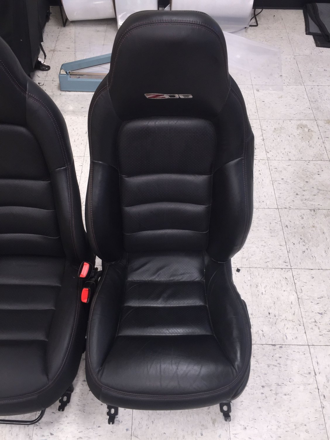 0613 Corvette C6 Z06 Driver Passenger Black Leather Seats w/ Red