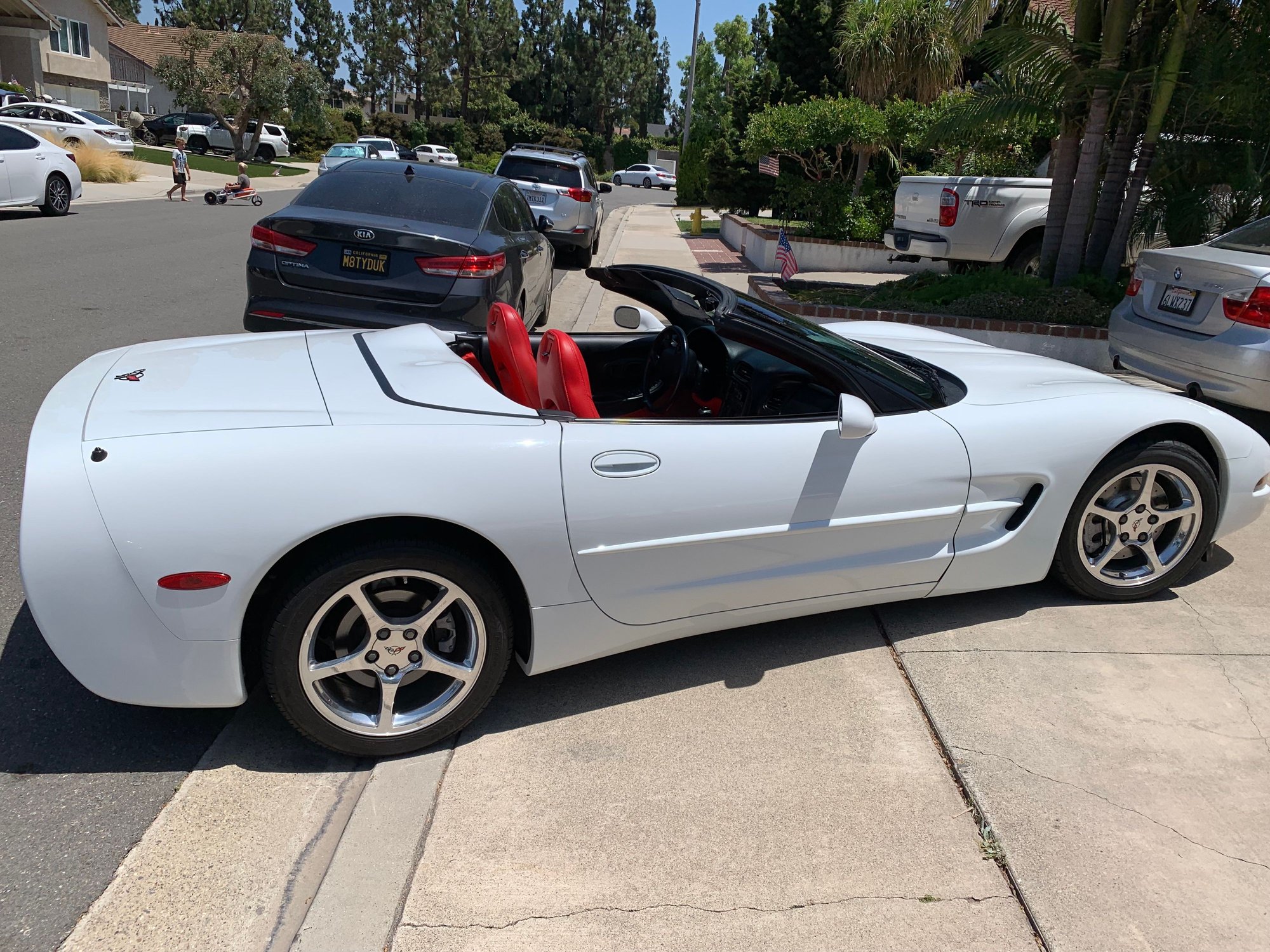 FS (For Sale) 2001 Corvette Convertible White with Red interior