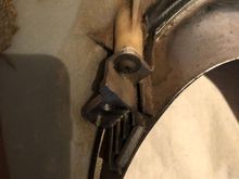No cushions on either screw location