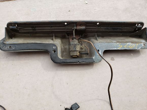 Hood vent actuator that I believe works but hasn't been tested lately