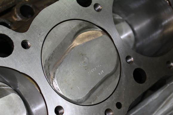 Piston dome on a GM 9.5 CR 454