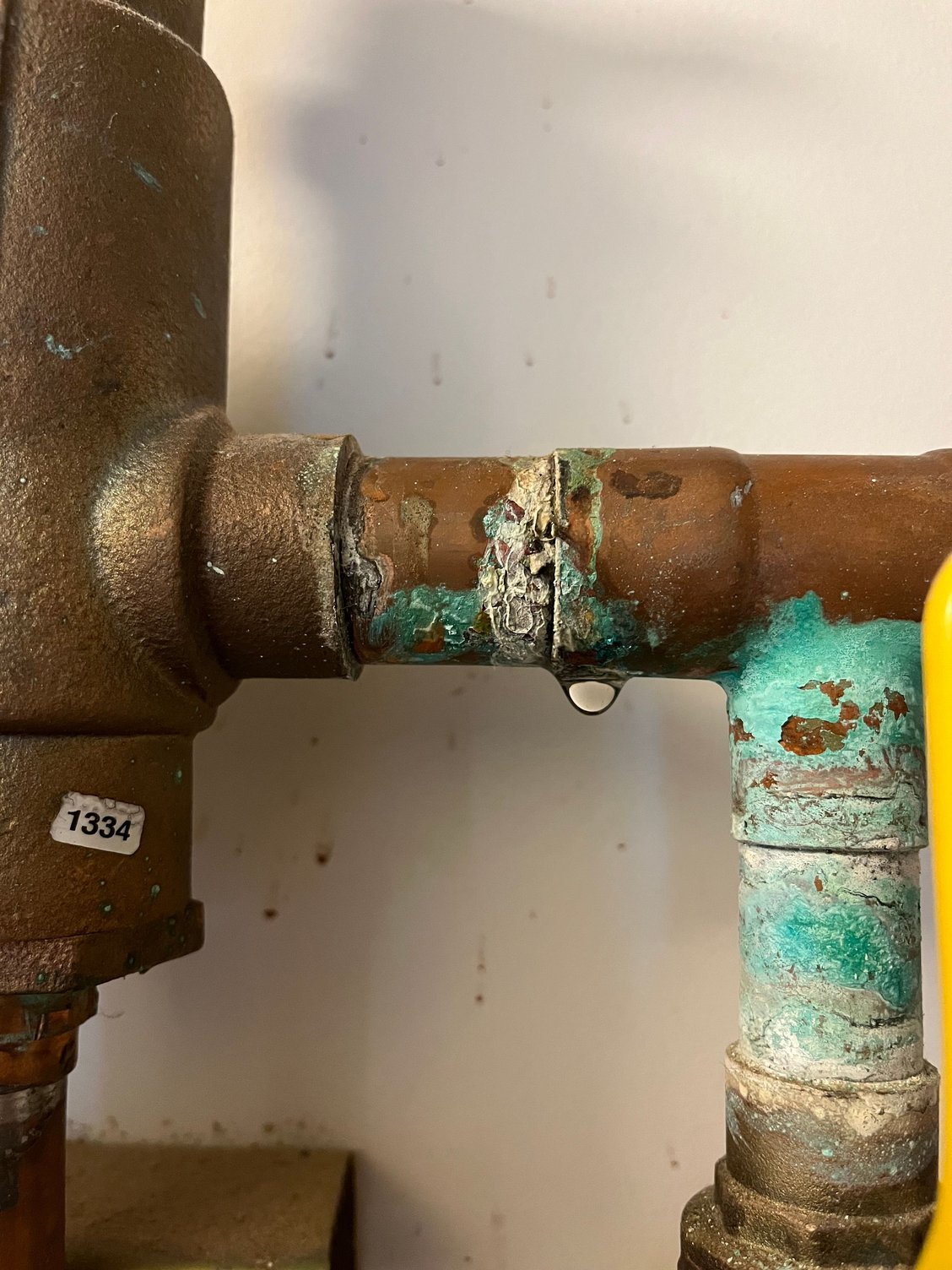 Leaking copper pipes needs flux or will epoxy putty or wrap and seal