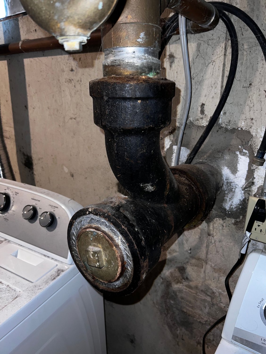 First time homeowner, 1960s house, main pipe leaking? DoItYourself