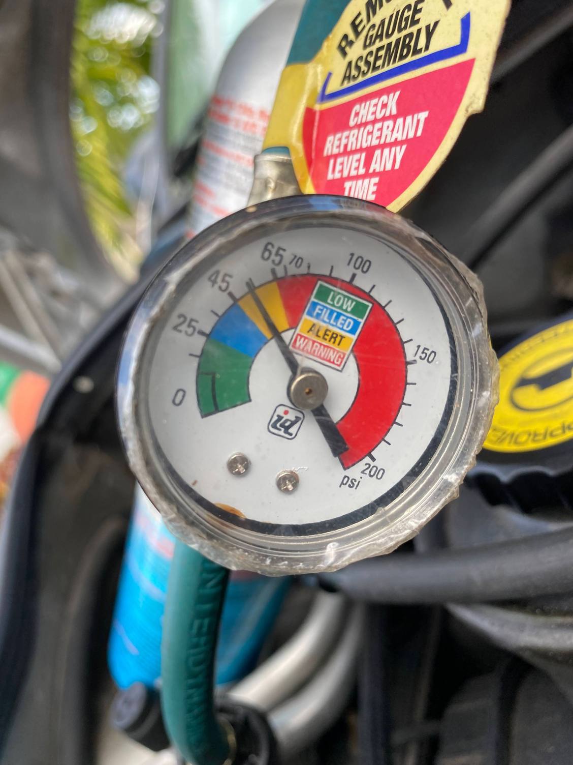 Auto A/C fluctuates between 2545 psi low line