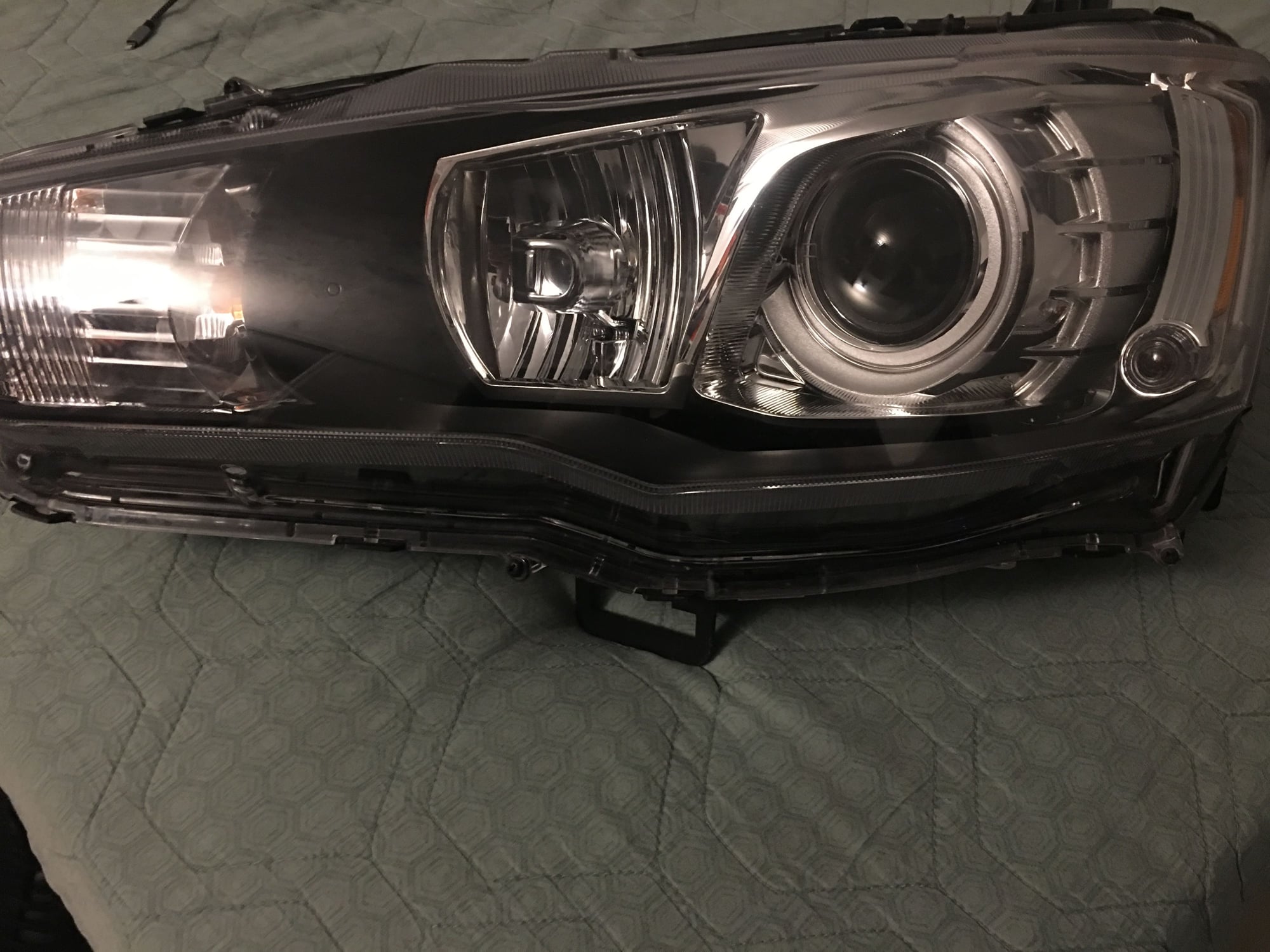 Exterior Body Parts - FS Driver Side Headlamp Assembly with HID Module - Used - 2008 to 2015 Mitsubishi Lancer Evolution - Puerto Rico