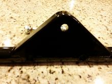 Smooth face.  This side rests up against the rear diff.