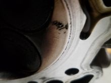 Corresponding damage to cylinder head