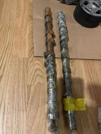 unfortunately the one cam had broken out of its "storage" and rusted over the last 10yrs of sitting