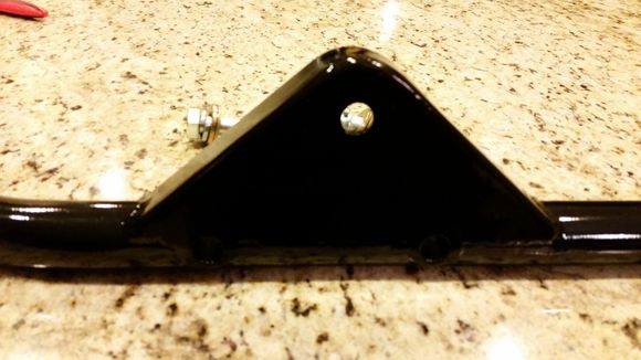 Smooth face.  This side rests up against the rear diff.