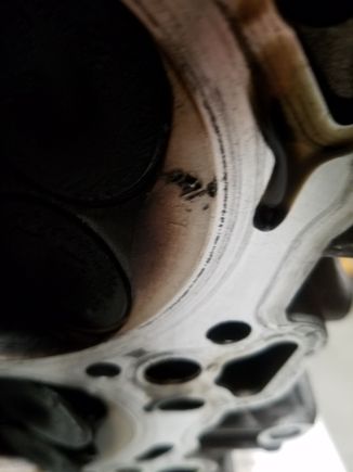 Corresponding damage to cylinder head