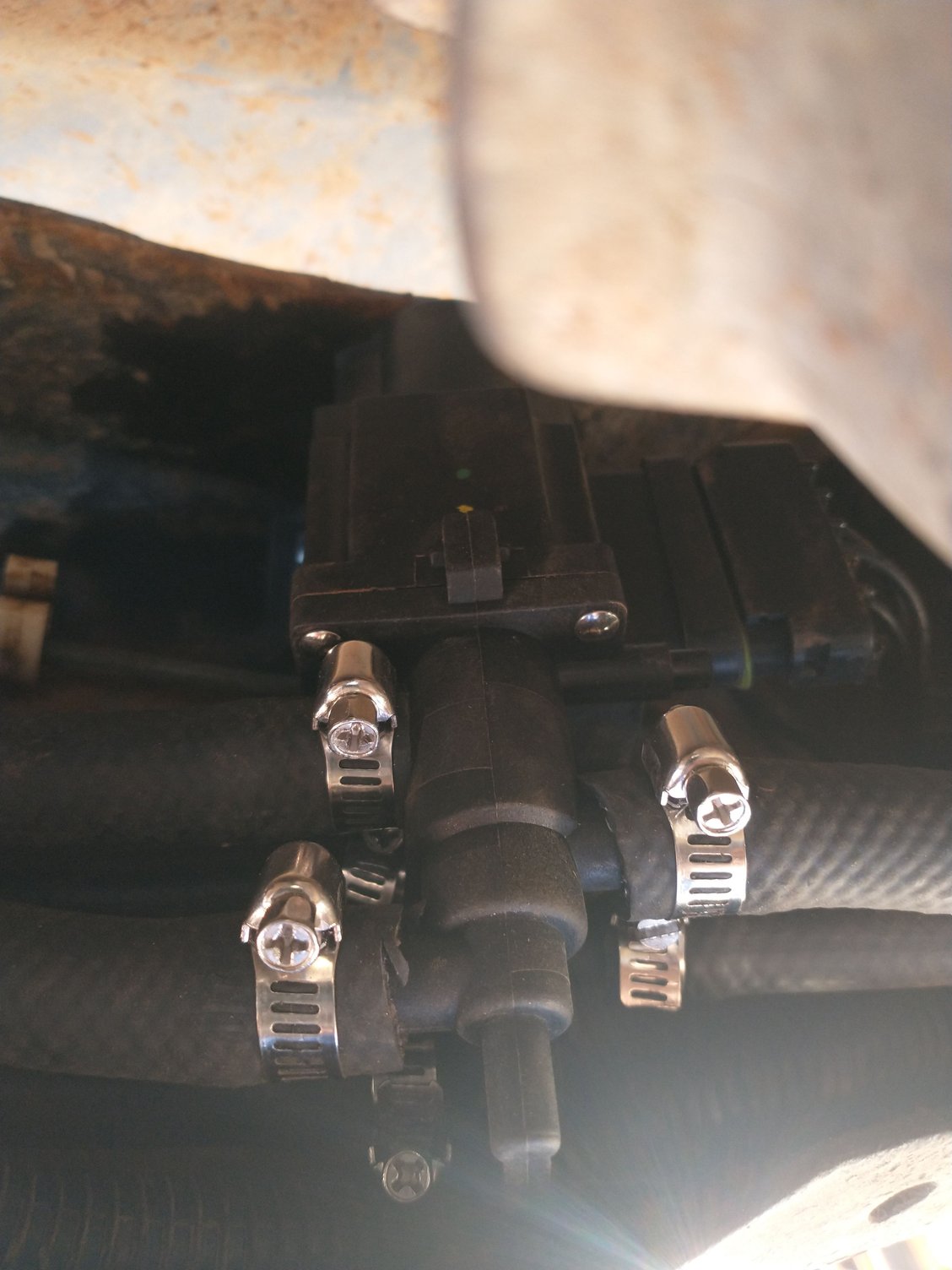 Any luck with "universal" fuel tank selector valves ?? Page 2 Ford