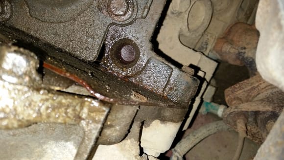 Zoomed in image of ride side of oil pan/trans