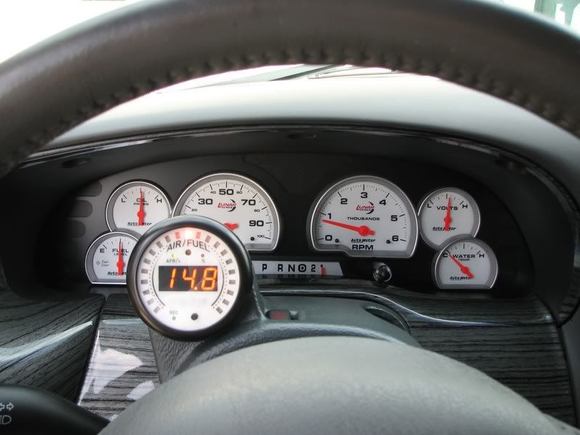 Autometer gauge cluster...Innovate Motorsports XD16 Wideband A/F gauge